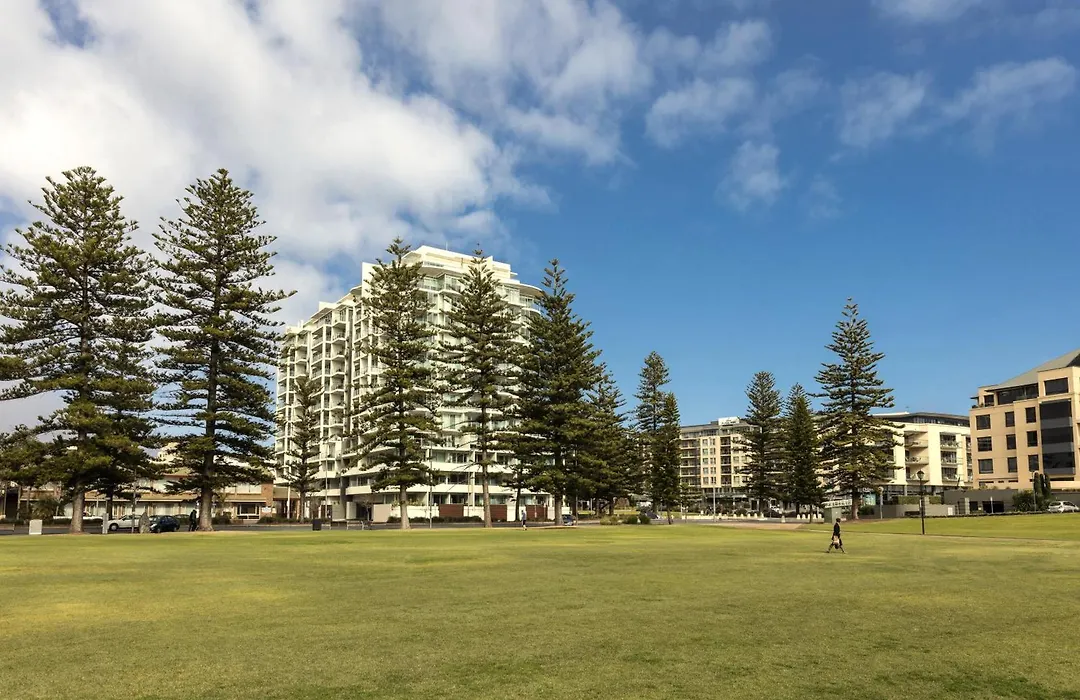 Oaks Glenelg Liberty Suites-1